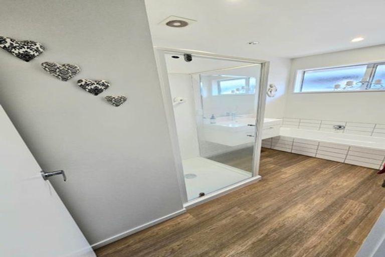 Photo of property in 32 Whakatipu Street, Pegasus, 7612