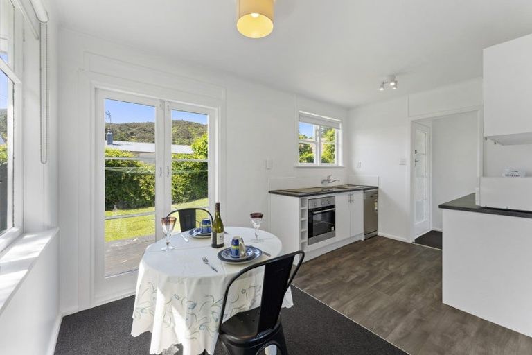 Photo of property in 2 Kopara Grove, Stokes Valley, Lower Hutt, 5019