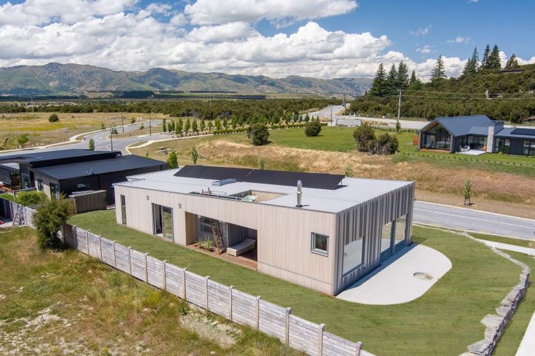 Photo of property in 6 Pounamu Avenue, Albert Town, Wanaka, 9305