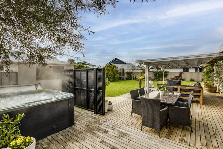 Photo of property in 4 Hetley Crescent, Taradale, Napier, 4112