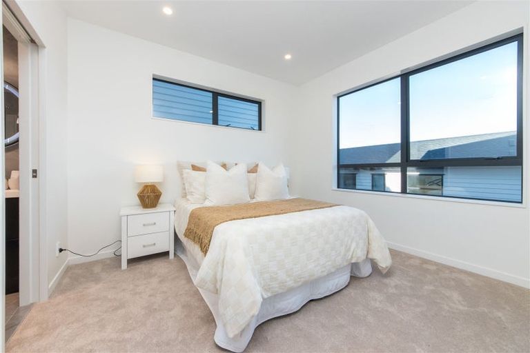Photo of property in 7a Woodhouse Place, West Harbour, Auckland, 0618