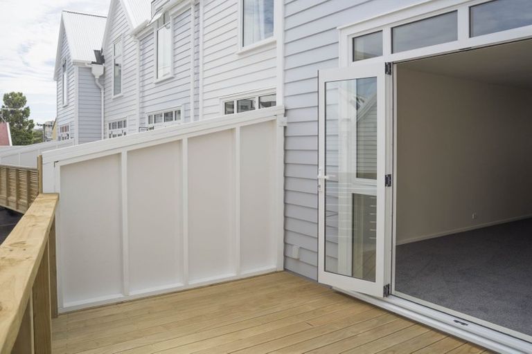 Photo of property in Pirie Street Townhouses, 28/35 Pirie Street, Mount Victoria, Wellington, 6011