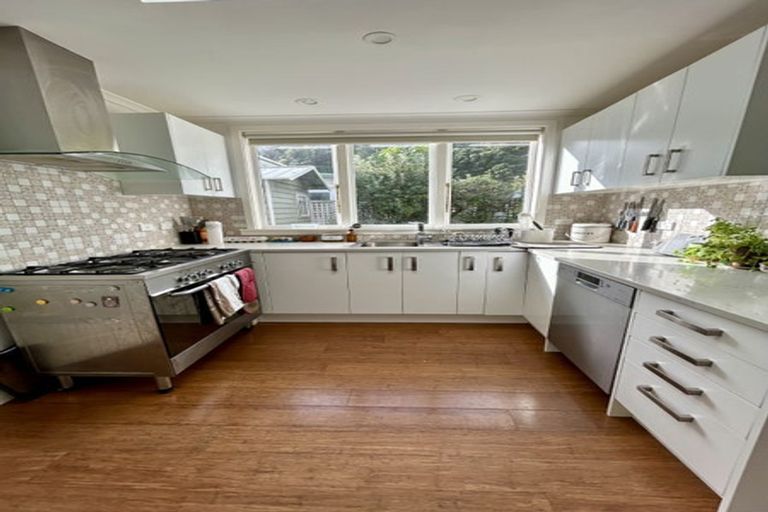 Photo of property in 13 Marine Parade, Eastbourne, Lower Hutt, 5013