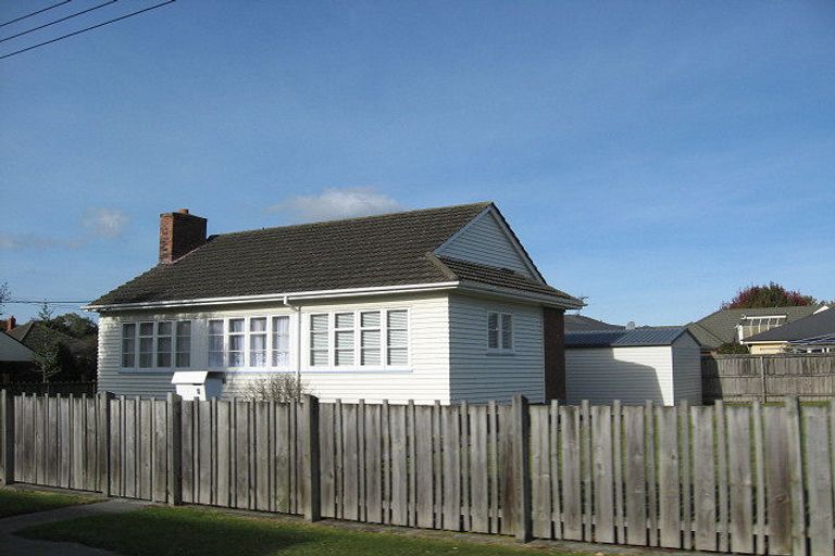 Photo of property in 1 Karo Place, Ilam, Christchurch, 8041