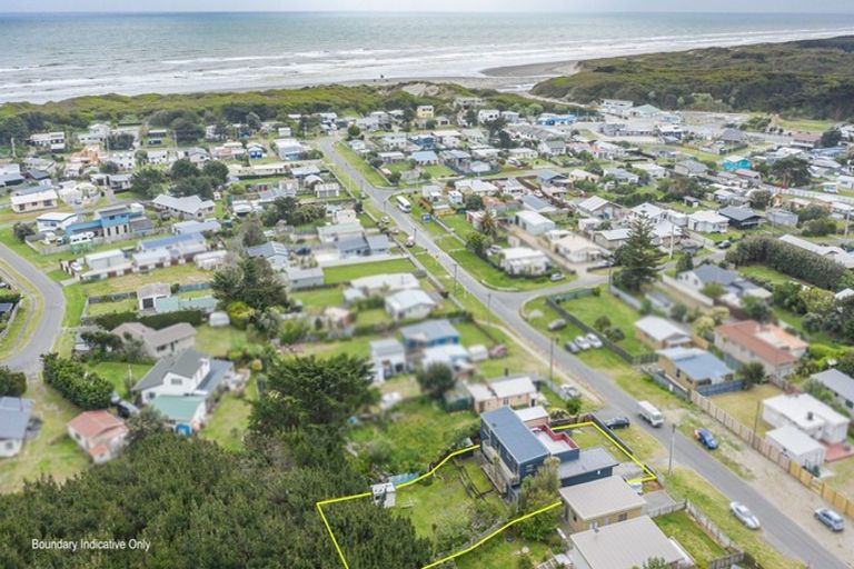 Photo of property in 32 Himatangi Street, Himatangi Beach, Foxton, 4891