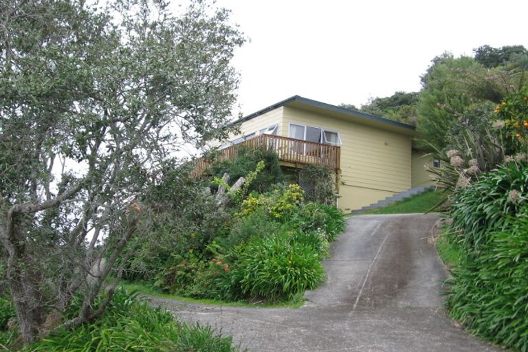 Photo of property in 21 Tutaritari Road, Hahei, Whitianga, 3591