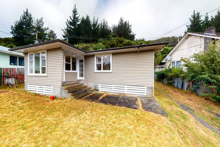 Photo of property in 3 Parenga Street, Wainuiomata, Lower Hutt, 5014
