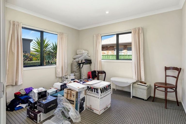 Photo of property in 13 Greenstone Place, Aotea, Porirua, 5024