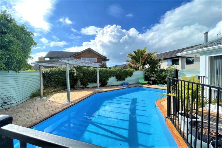 Photo of property in 477 Beach Road, Murrays Bay, Auckland, 0630