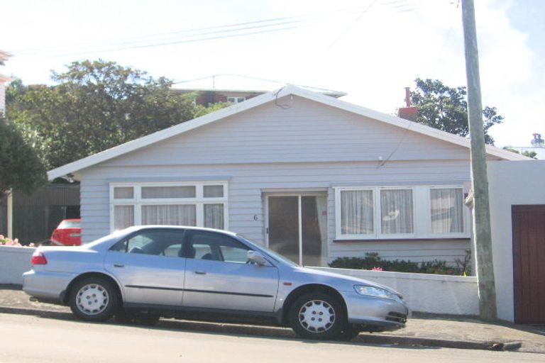 Photo of property in 6 Helen Street, Brooklyn, Wellington, 6021