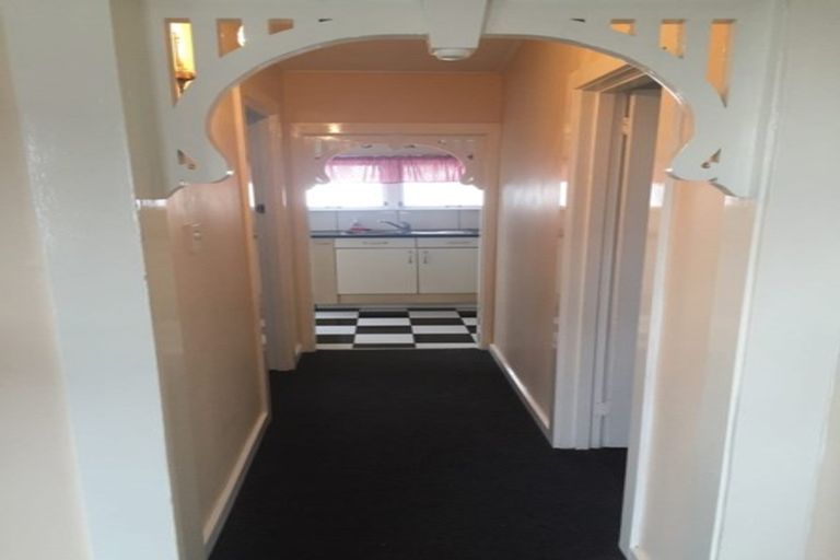 Photo of property in 2 Chaucer Road, Hospital Hill, Napier, 4110