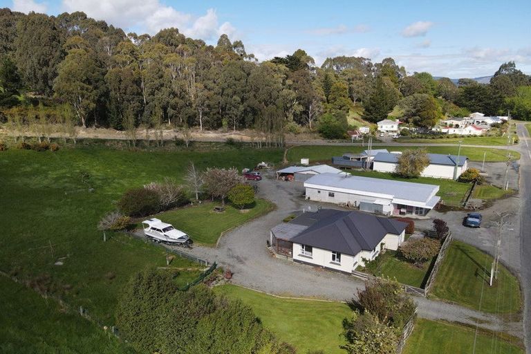 Photo of property in 32 Level Street, Dipton, 9791