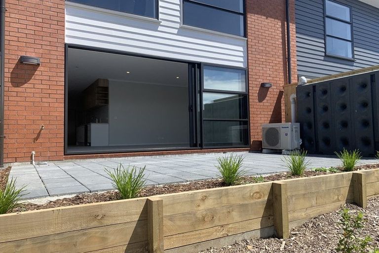 Photo of property in 15 William Calvert Drive, Swanson, Auckland, 0614