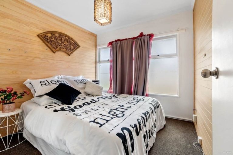 Photo of property in 1/523 Glenfield Road, Glenfield, Auckland, 0629