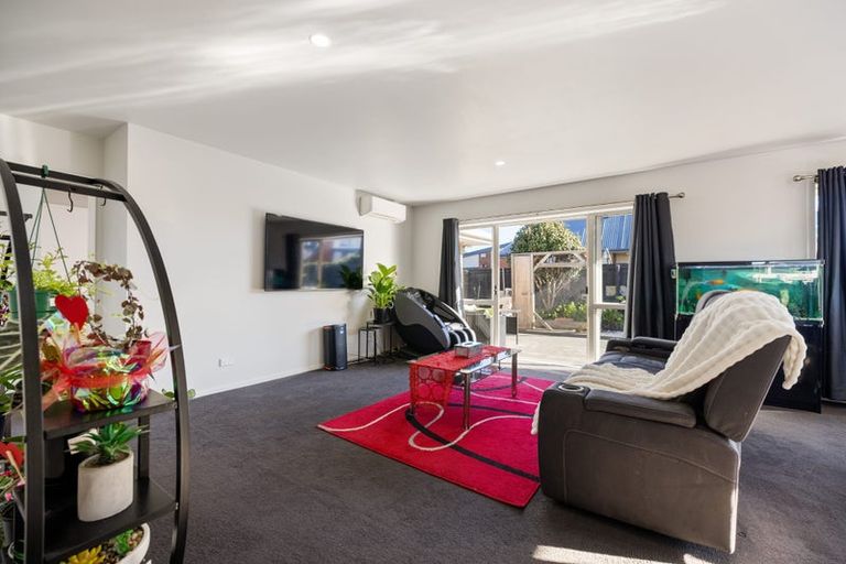 Photo of property in 43 Farnborough Street, Aranui, Christchurch, 8061