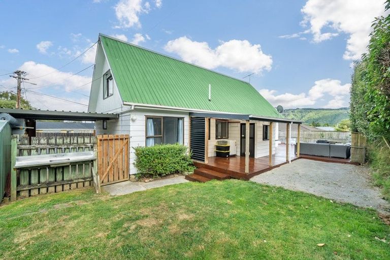 Photo of property in 1 Garth Lane, Maoribank, Upper Hutt, 5018
