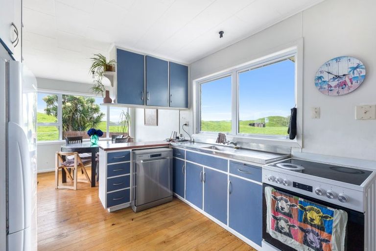 Photo of property in 319 Opourapa Road, Rahotu, Opunake, 4685