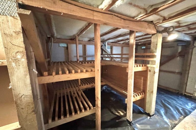 Photo of property in 22 Kingsclere Place, Goodwood Heights, Auckland, 2105