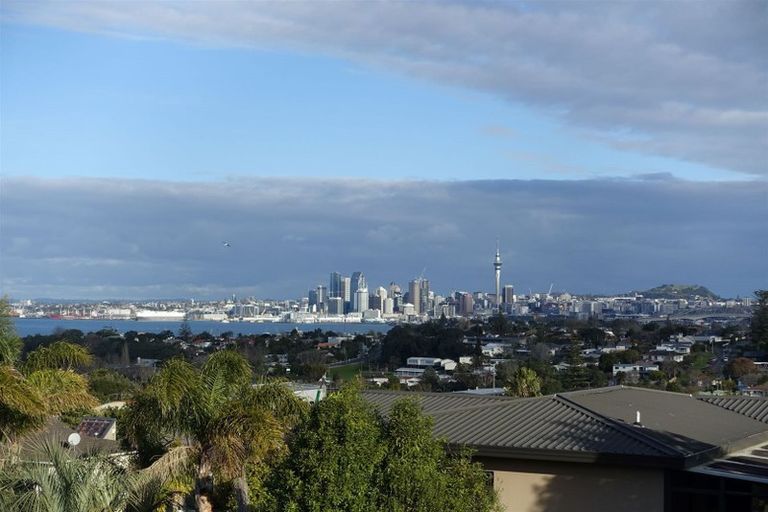 Photo of property in 1/1 Kaihu Street, Northcote, Auckland, 0627