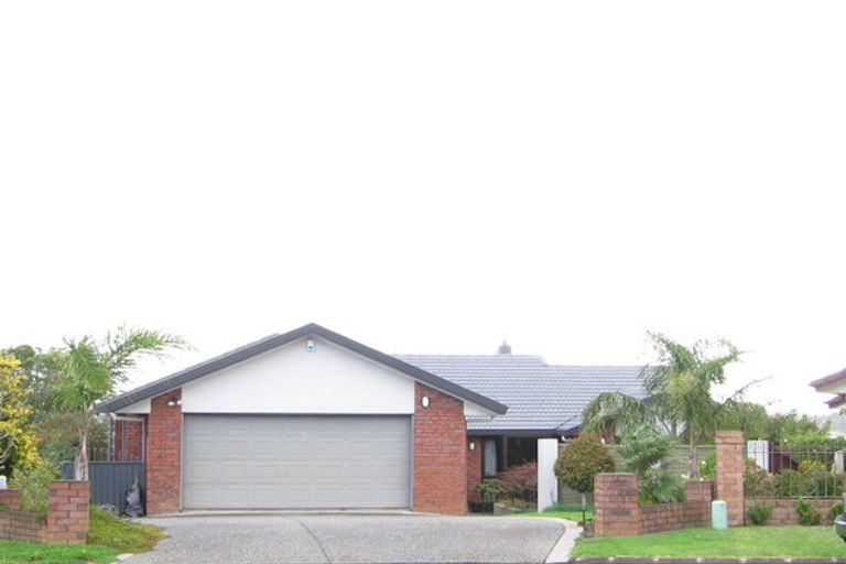 Photo of property in 11 Essington Place, Half Moon Bay, Auckland, 2012