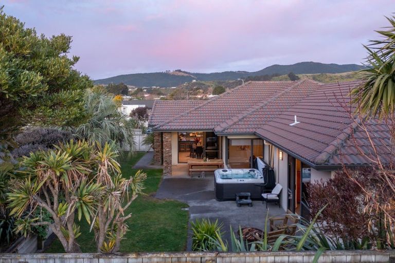Photo of property in 71 Hillcrest Road, Raumati Beach, Paraparaumu, 5032