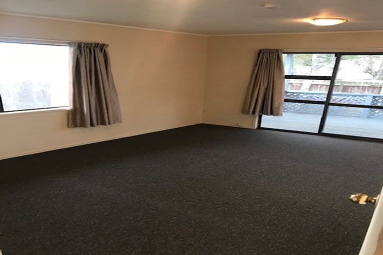 Photo of property in 2/10 Burundi Avenue, Clendon Park, Auckland, 2103