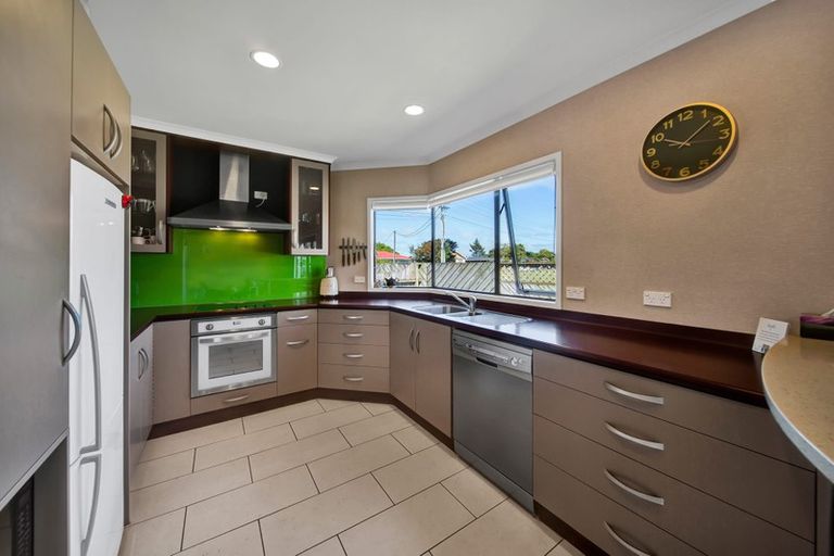 Photo of property in 18 Fantham Street, Hawera, 4610