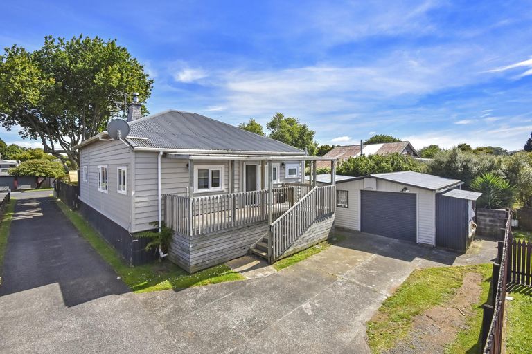 Photo of property in 11 Albert Street, Papakura, 2110