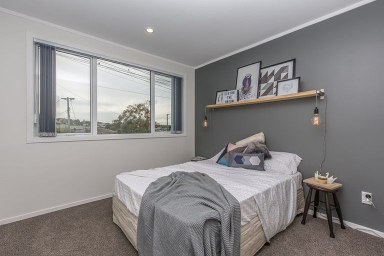 Photo of property in 2/10 Exmouth Road, Northcote, Auckland, 0627