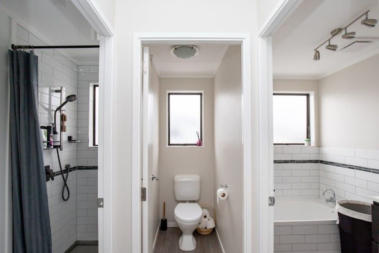 Photo of property in 20 Miller Place, Ngatea, 3503