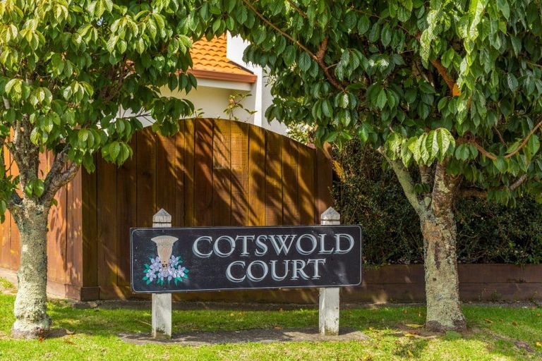 Photo of property in Cotswold Court, 2/8 Cheyne Road, Pyes Pa, Tauranga, 3112