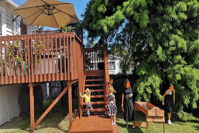 Photo of property in 53 Woodglen Road, Glen Eden, Auckland, 0602