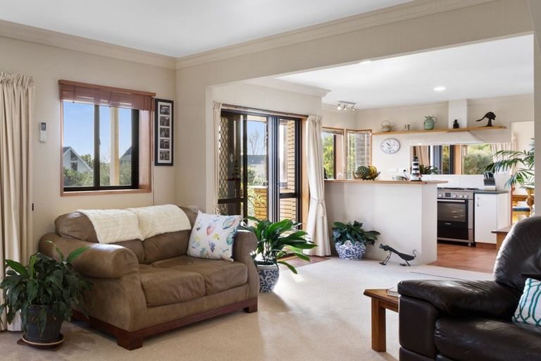 Photo of property in 34 Ruamoana Place, Omokoroa, 3114