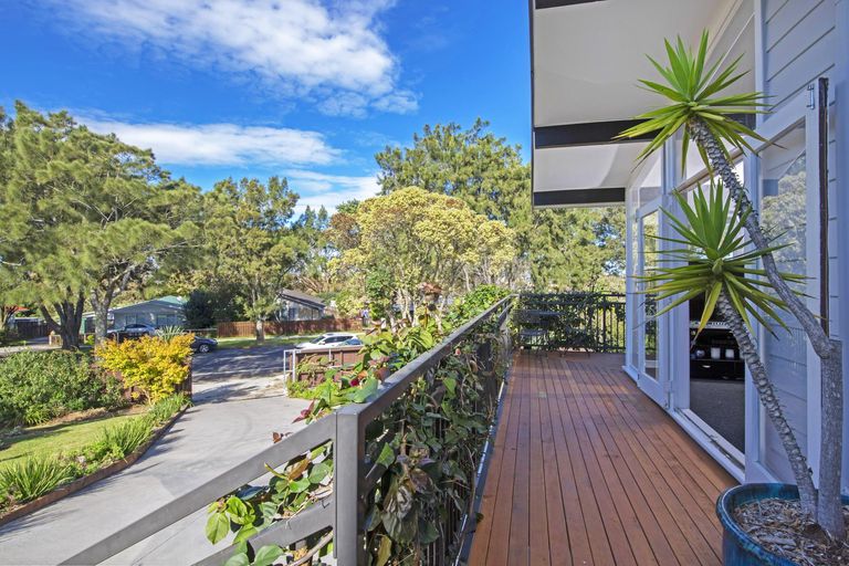 Photo of property in 173 Gossamer Drive, Pakuranga Heights, Auckland, 2010