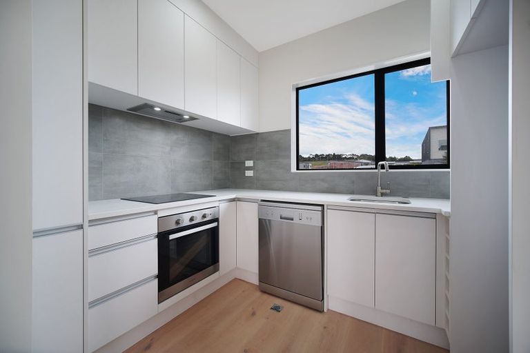 Photo of property in 8a Poruru Close, Papakura, 2110