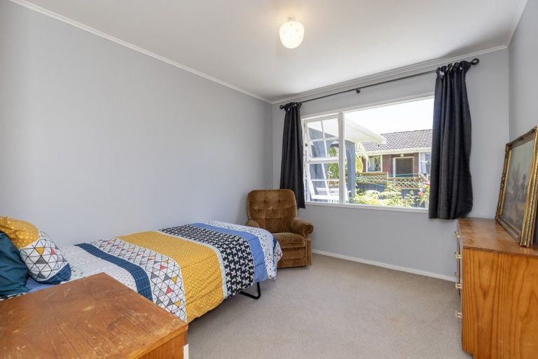 Photo of property in 11 Hookway Grove, Paraparaumu, 5032
