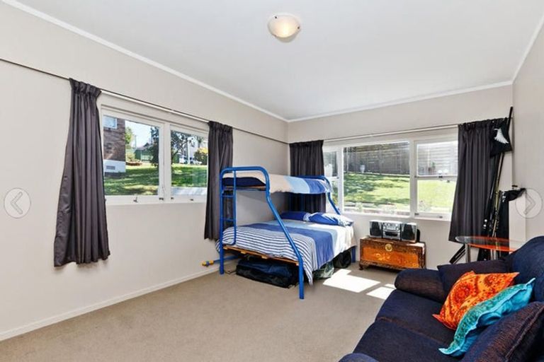 Photo of property in 1/240 Onewa Road, Birkenhead, Auckland, 0626