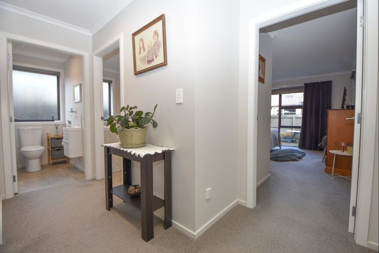 Photo of property in 2 Hereford Drive, Carterton, 5713