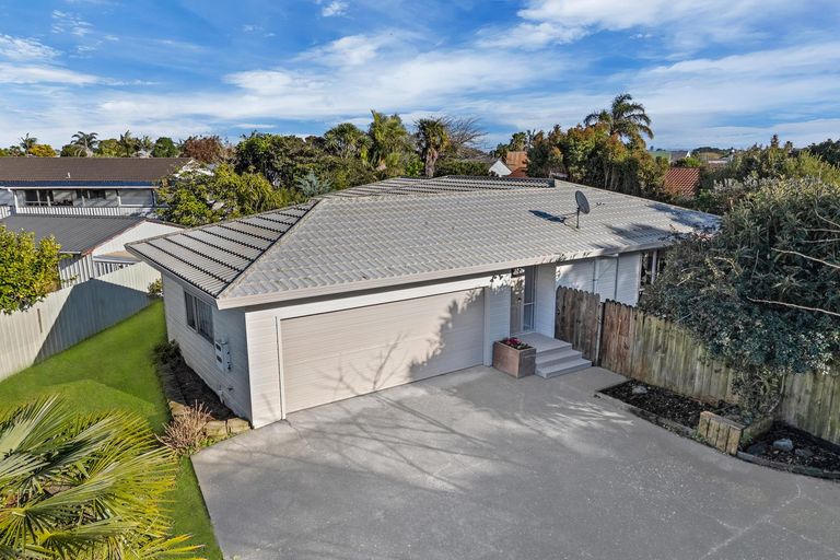 Photo of property in 2/105 Carnoustie Drive, Wattle Downs, Auckland, 2103