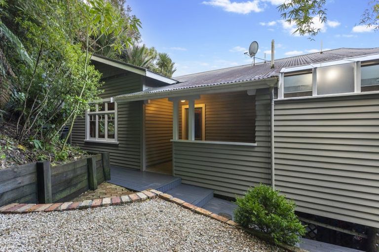 Photo of property in 47 Rimu Road, Oratia, Auckland, 0604