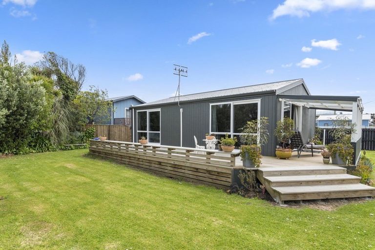 Photo of property in 22 Holben Parade, Foxton Beach, Foxton, 4815