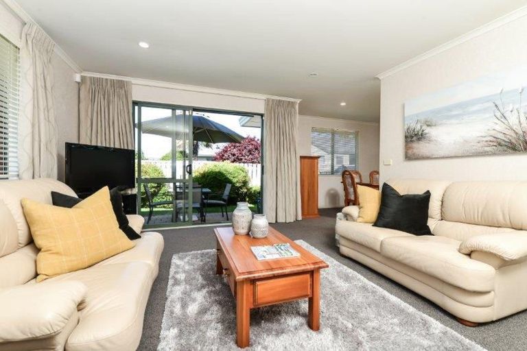 Photo of property in 10 Dorchester Place, Nawton, Hamilton, 3200