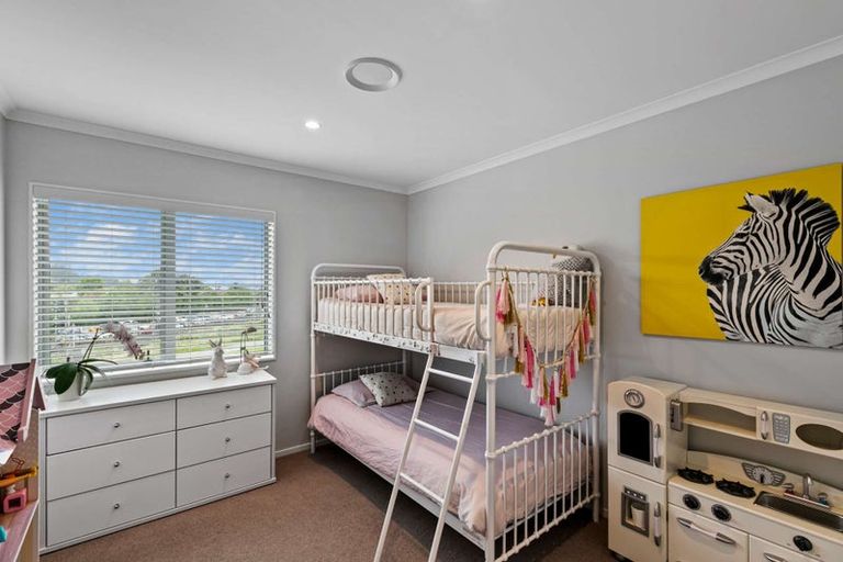 Photo of property in 30 William Wallbank Crescent, Swanson, Auckland, 0614