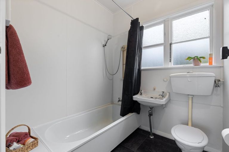 Photo of property in 49 Ihle Street, Terrace End, Palmerston North, 4410