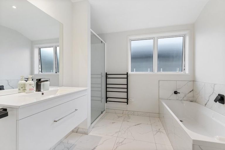 Photo of property in 36 Accolage Boulevard, Kumeu, 0810
