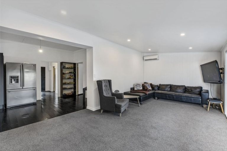 Photo of property in 142 Titirangi Road, New Lynn, Auckland, 0600