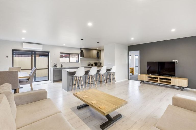 Photo of property in 2/99 Riverside Road, Orewa, 0931