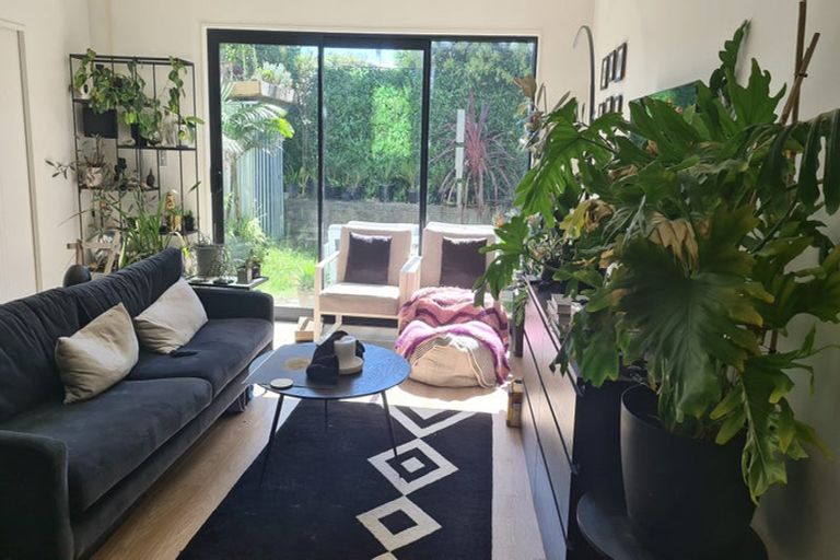 Photo of property in 19 Waru Lane, Te Atatu Peninsula, Auckland, 0610