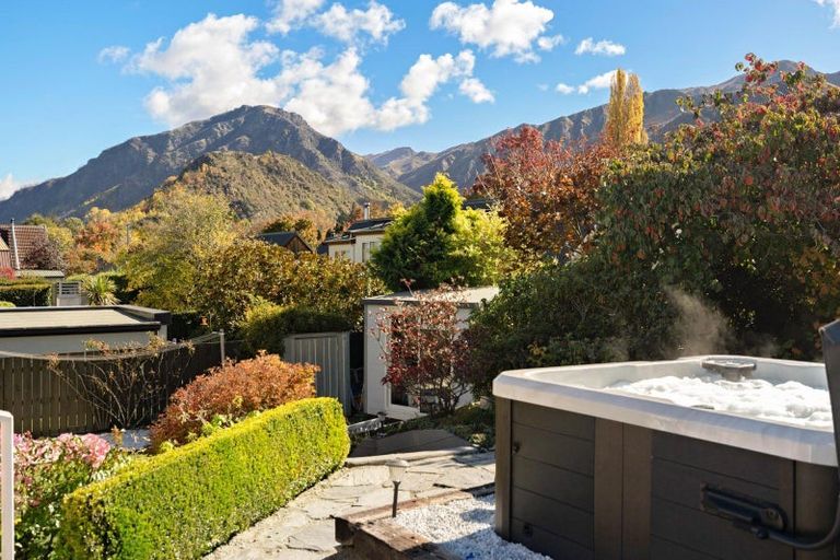 Photo of property in 13 Argyle Place, Arrowtown, 9302