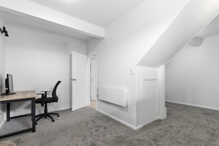 Photo of property in 9 Blandford Way, Newlands, Wellington, 6037